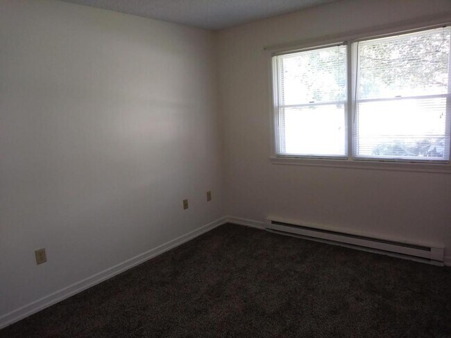 Building Photo - 480 E 5th Ave