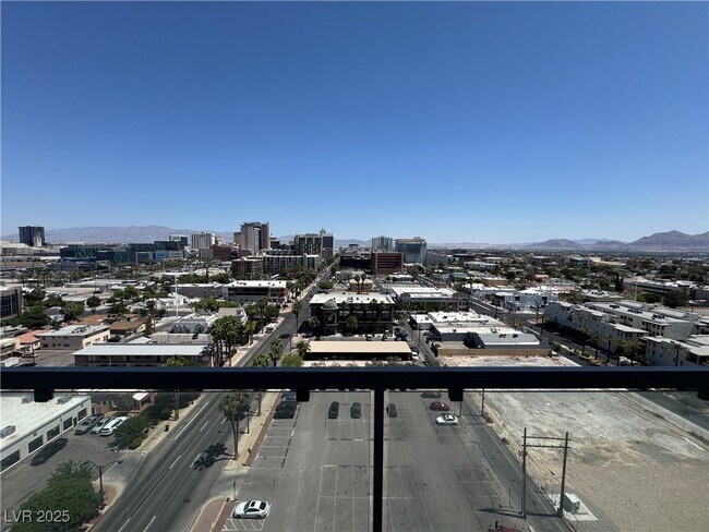 Building Photo - 900 S Las Vegas Blvd