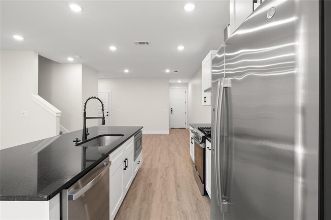 Building Photo - 5512 Mobeetie Lp