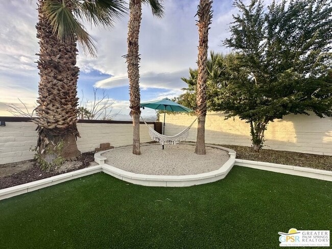 Building Photo - 9939 Vía Real