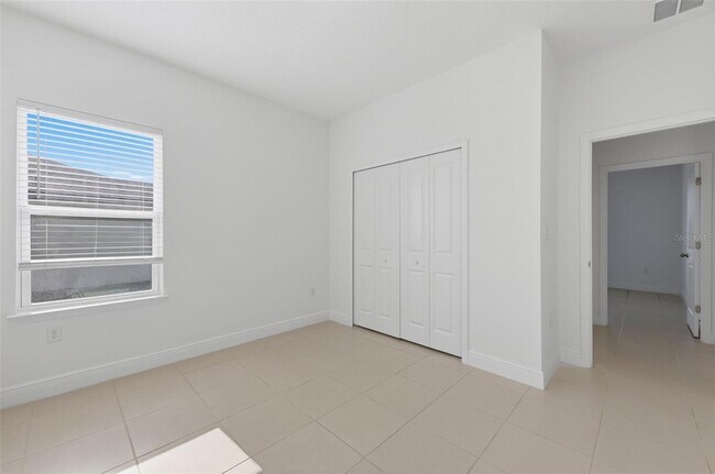 Building Photo - 304 Begonia Ct