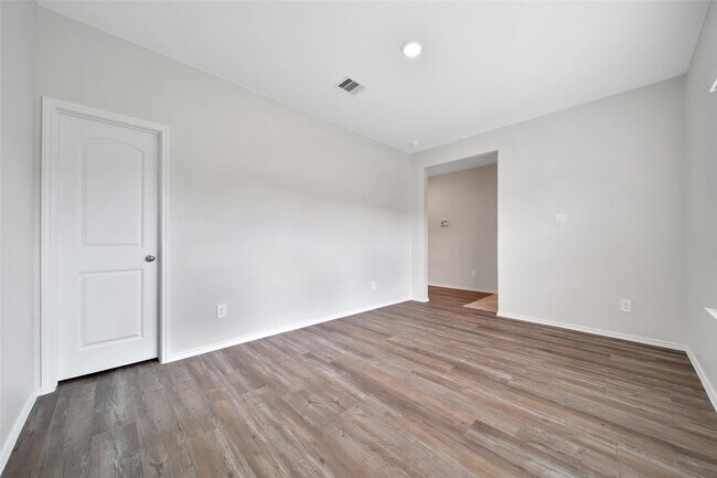 Building Photo - 11840 Summertime Dr
