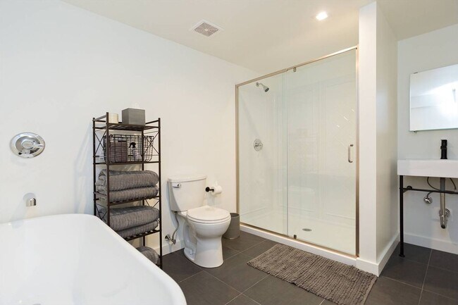 Building Photo - 50 Narrow Ln