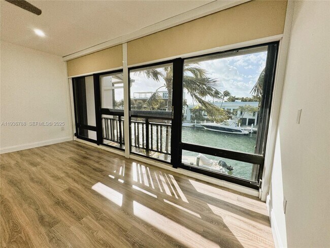 Building Photo - 2676 NE 135th St