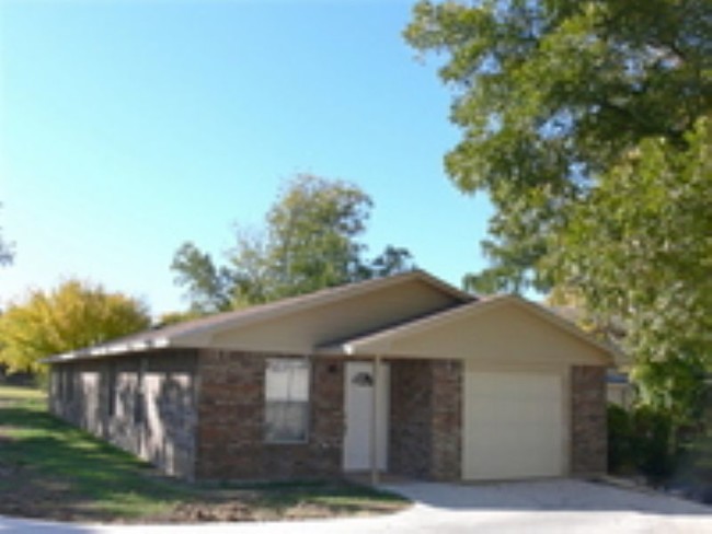 Primary Photo - 1203 NW Bell Ave