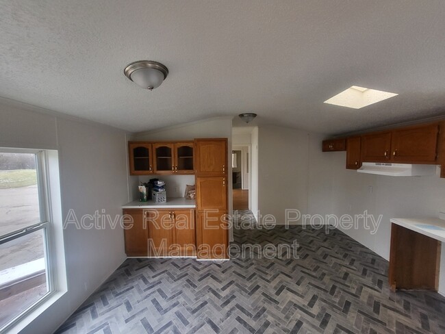 Building Photo - 2211 Dort Hwy