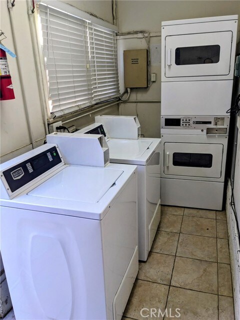 Building Photo - 208 Granada Ave