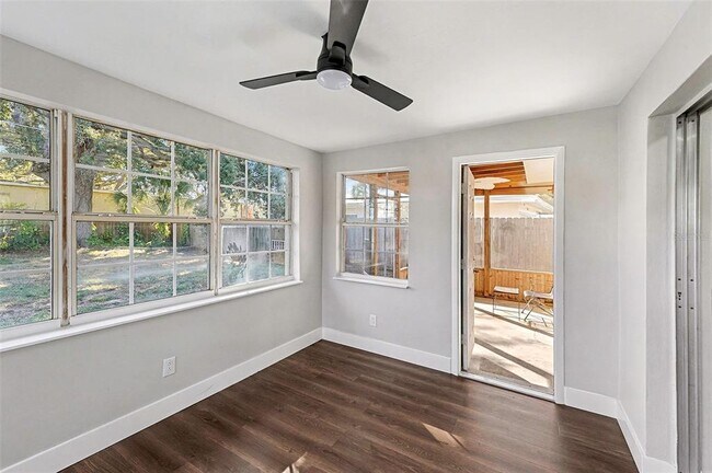 Building Photo - 2169 Dell Ave