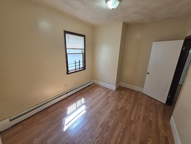 Building Photo - 49 Judson St