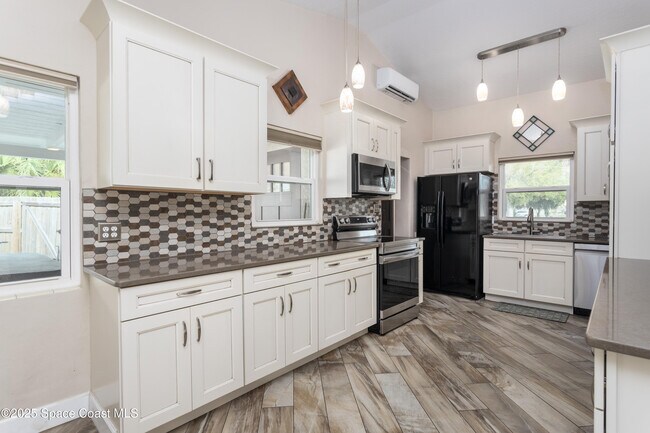 Building Photo - 33 W Melbourne Ave