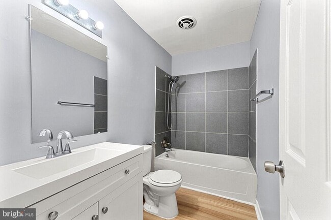 Building Photo - 415 Hamilton Ave