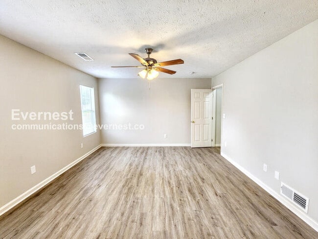 Building Photo - 707 Cloverdale Dr