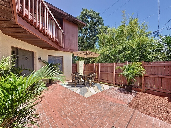 Building Photo - 2577 S Park Ave