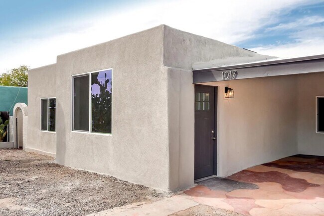 Building Photo - 1017 E West Cir Dr