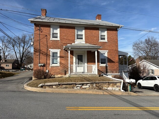 Building Photo - 220 Hill St