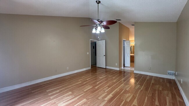 Building Photo - 487 Carrigan Ave