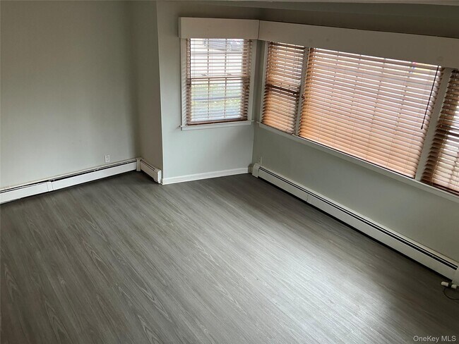 Building Photo - 18 Park Ave