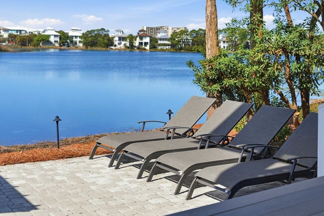 Building Photo - 419 Lakefront Dr