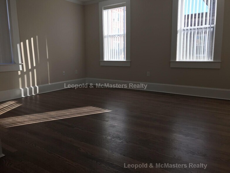 Building Photo - 20 Short St