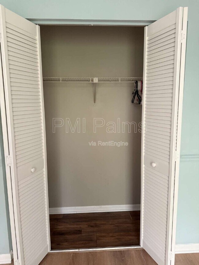 Building Photo - 1236 Pine Ridge Cir W