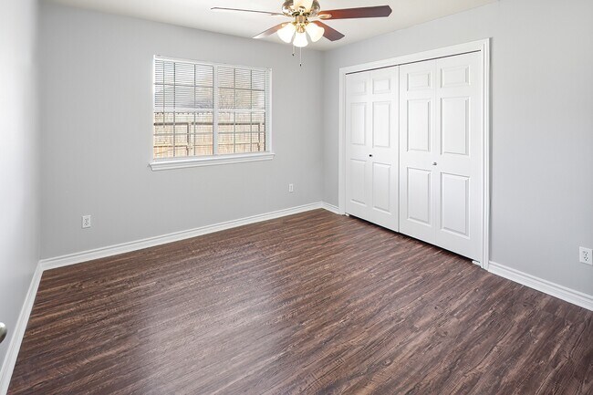 Building Photo - 2020 Legacy Ln