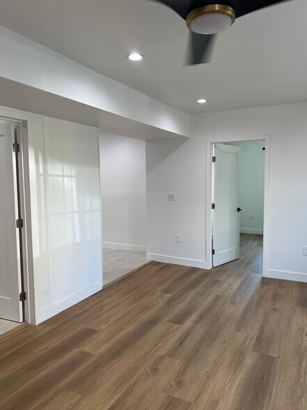 Building Photo - 967 N Serrano Ave