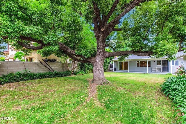 Building Photo - 303 E Las Flores Ave