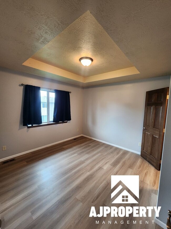 Building Photo - 6521 W Amber St