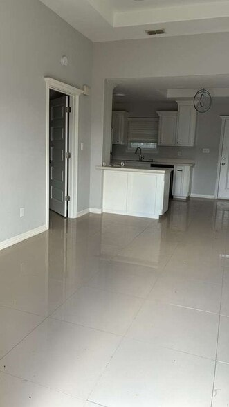 Building Photo - 813 Blue Quail St