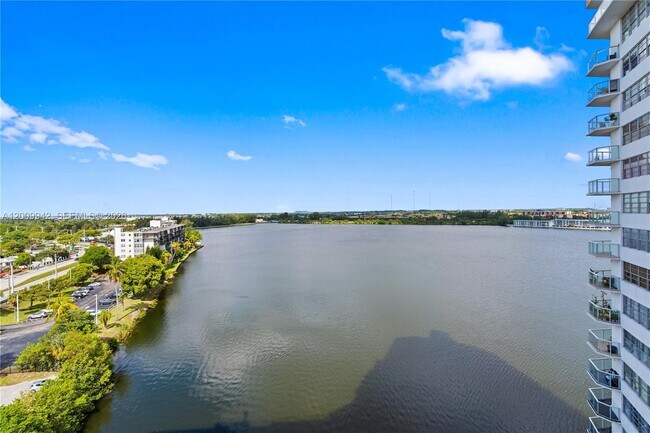 Building Photo - 1301 NE Miami Gardens Dr
