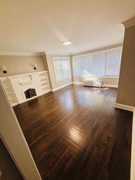 Primary Photo - 704 E 80th St