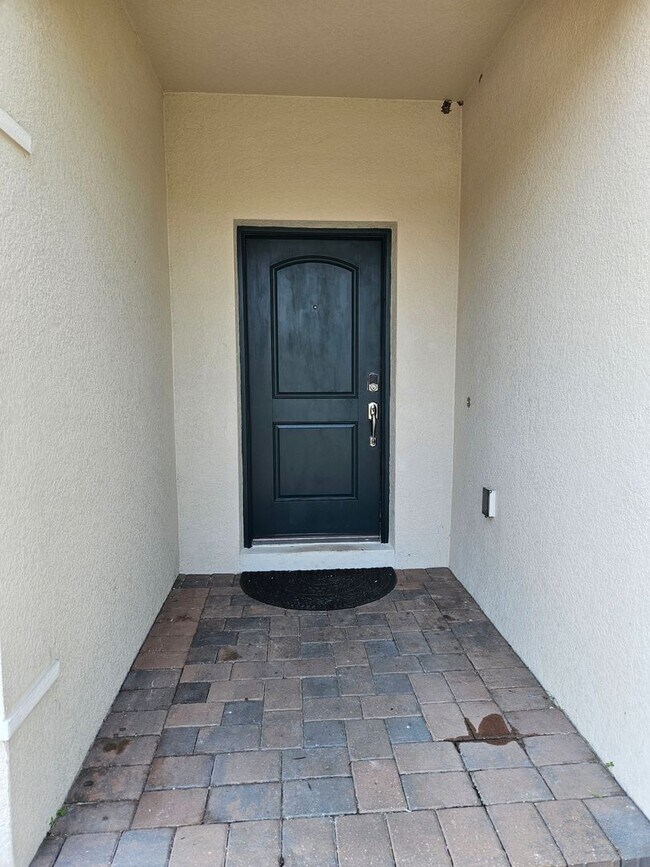 Building Photo - 4 Bedroom 2 bath beautiful spacious home i...