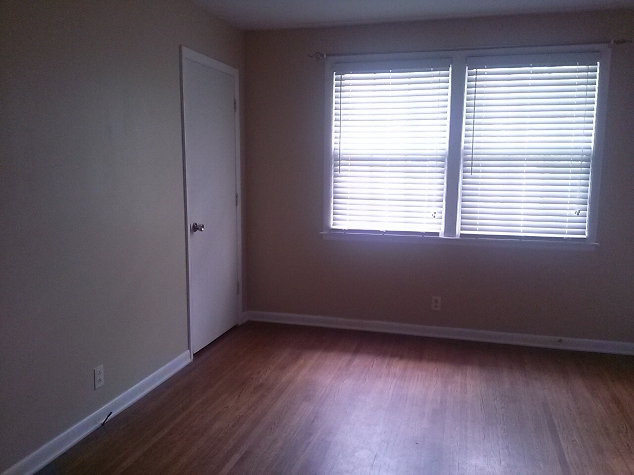 Building Photo - 2907 W Linden Ave