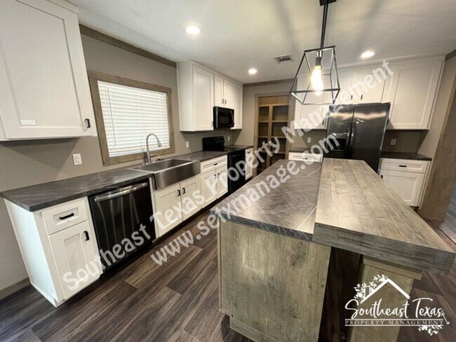 Building Photo - 4740 Ariola Ln