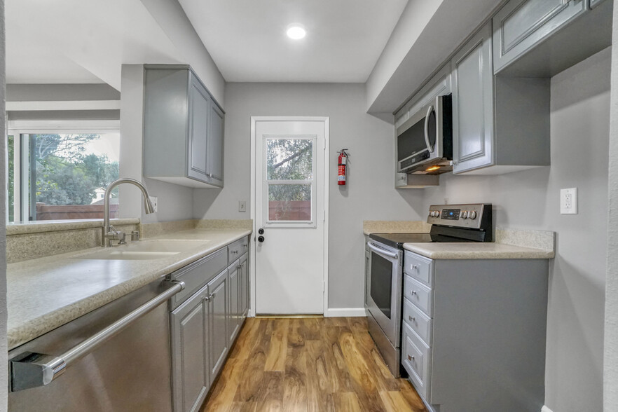 Building Photo - 3974 Tarrytown Ln