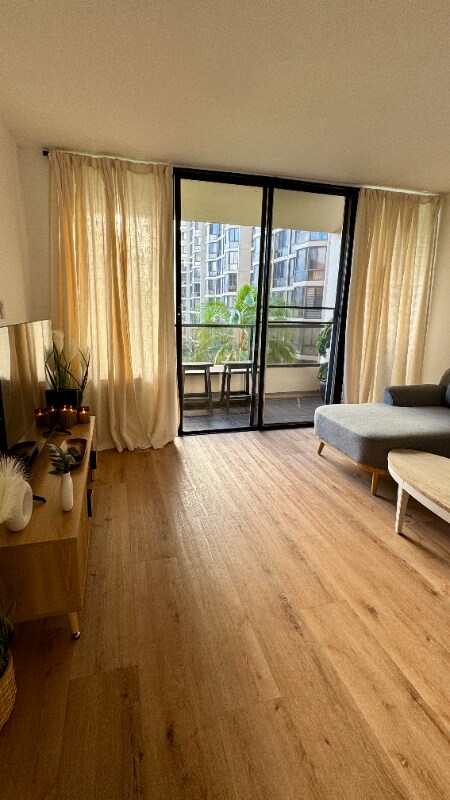 Building Photo - 975 Ala Lilikoi St