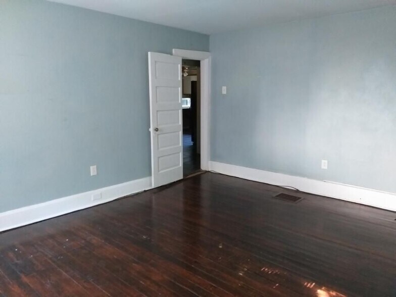 Building Photo - 41 Sylvia Ave