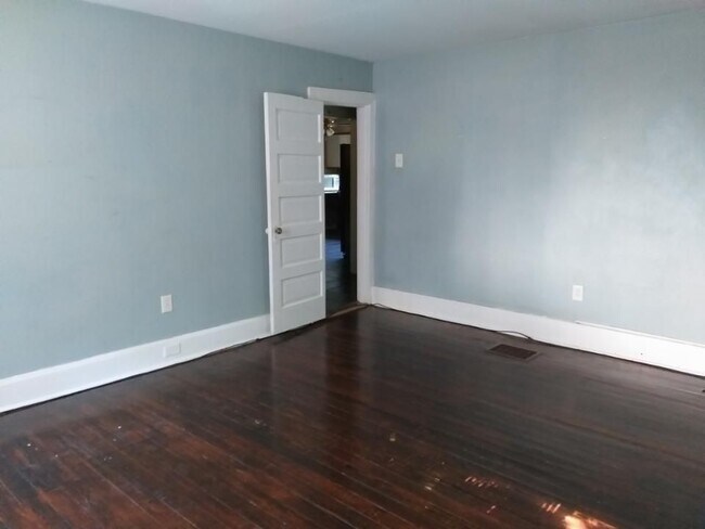 Building Photo - 41 Sylvia Ave