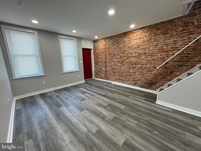 Building Photo - 2718 E Madison St