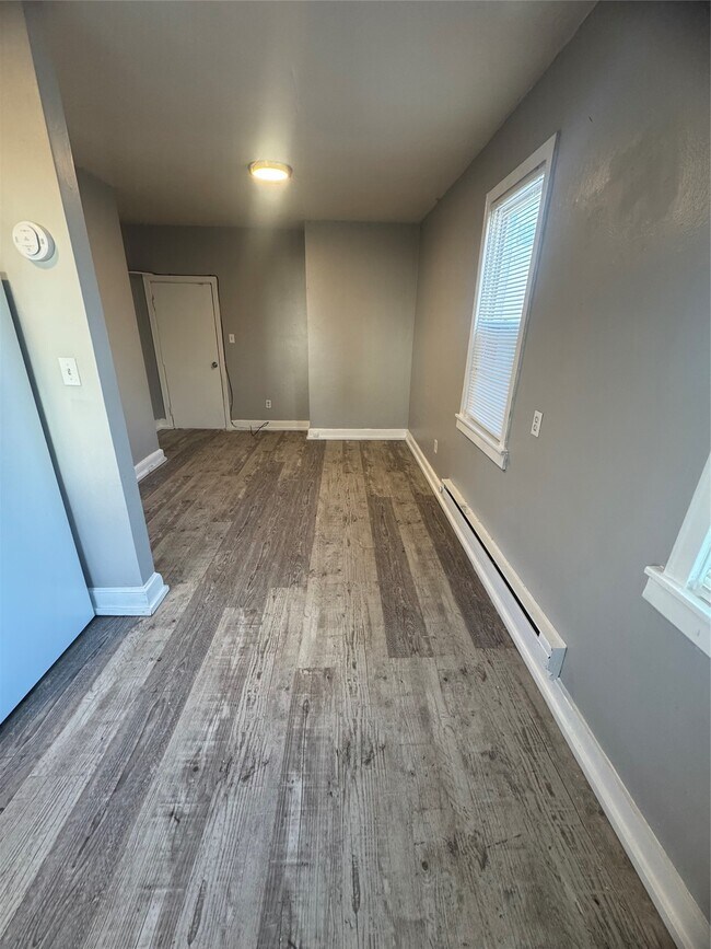 Building Photo - 46 Lake Ave