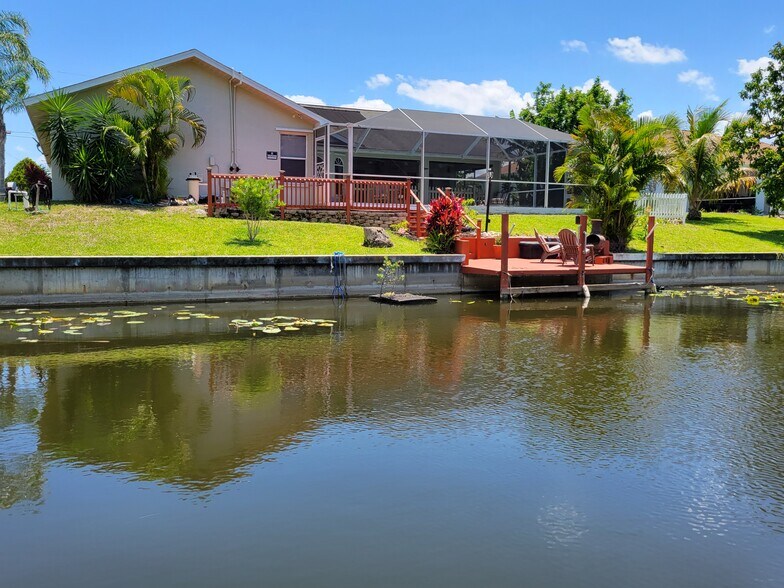 Dock - 704 SW 11th Pl