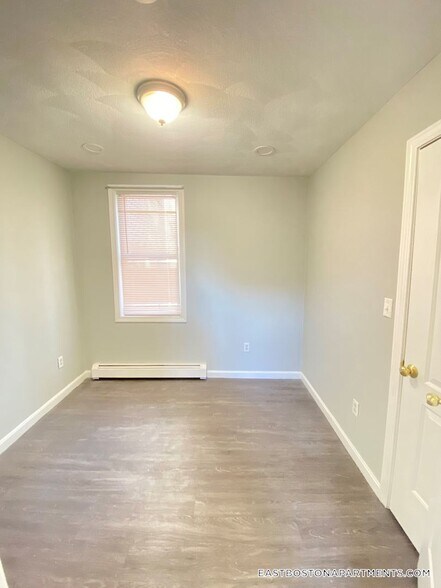 Building Photo - 329 Paris St