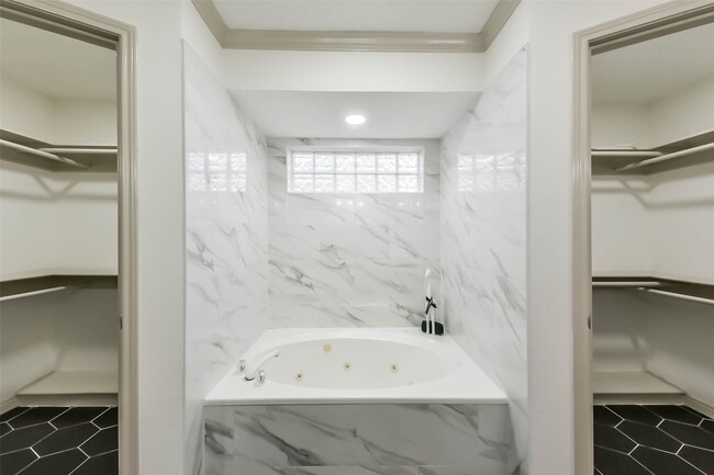 Building Photo - 4214 Brightwood Dr