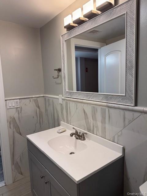 Building Photo - 164 W Nicholai St