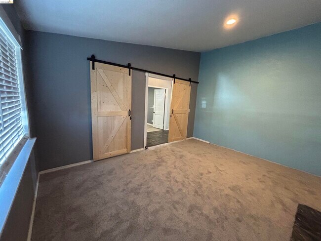 Building Photo - 5250 Riverlake Rd