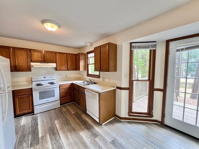 Building Photo - **OFFERING WAIVED APPLICATION FEES & $100 ...