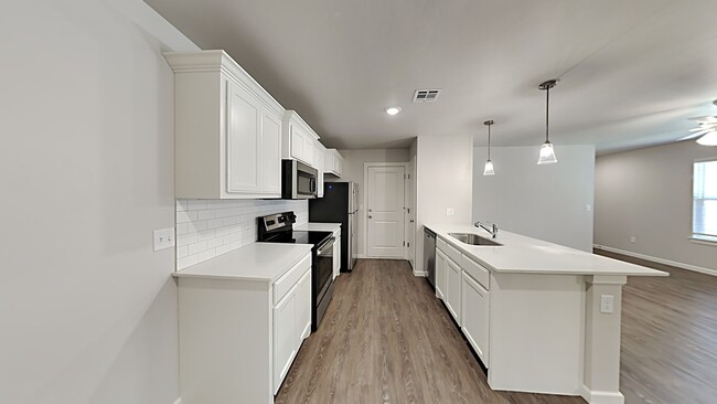 Building Photo - 2 Bedroom 2 Bathroom 2 Car Garage Duplex close to Broadway Extension, a short distance from Edmon...