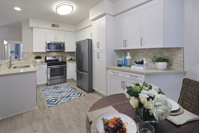 Building Photo - Torrey Villas Apartment Homes