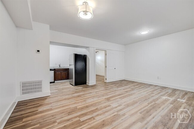 Building Photo - 512 E Liberty