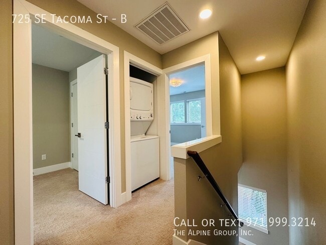 Building Photo - 725 SE Tacoma St